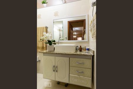 Casa à venda com 240m², 4 quartos e 3 vagas Casa à venda com 240m², 4 quartos e 3 vagasBanheiro