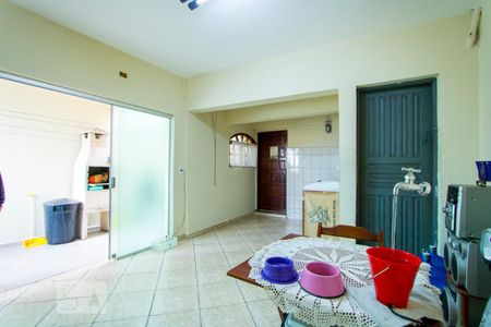 Casa à venda com 172m², 3 quartos e 2 vagas Casa à venda com 172m², 3 quartos e 2 vagasÁrea de Serviço