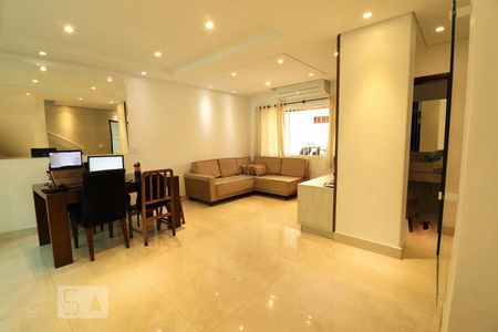 Sala de casa à venda com 3 quartos, 135m² em Vila Moraes, São Paulo