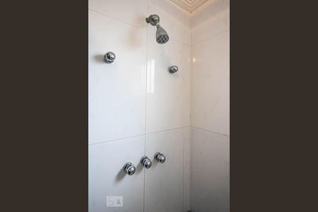 Apartamento à venda com 128m², 3 quartos e 3 vagas Apartamento à venda com 128m², 3 quartos e 3 vagasChuveiro do banheiro da suíte 3