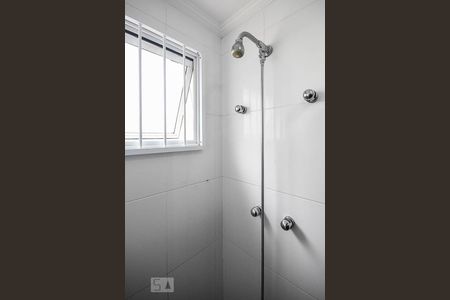 Apartamento à venda com 128m², 3 quartos e 3 vagas Apartamento à venda com 128m², 3 quartos e 3 vagasChuveiro do banheiro da suíte 2