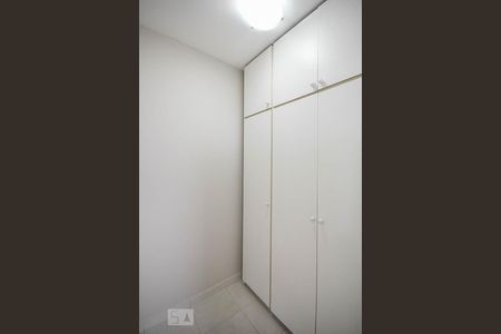 Apartamento à venda com 128m², 3 quartos e 3 vagas Apartamento à venda com 128m², 3 quartos e 3 vagasQuarto de serviço