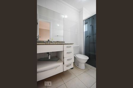 Apartamento à venda com 128m², 3 quartos e 3 vagas Apartamento à venda com 128m², 3 quartos e 3 vagasBanheiro suíte 1
