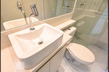 Casa de condomínio à venda com 65m², 2 quartos e 2 vagasBanheiro 3