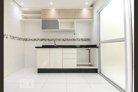 Casa de condomínio à venda com 65m², 2 quartos e 2 vagasCozinha