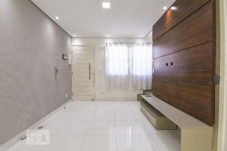 Sala de casa de condomínio para alugar com 2 quartos, 65m² em Vila Nivi, São Paulo