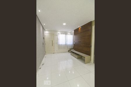 Sala de casa de condomínio para alugar com 2 quartos, 65m² em Vila Nivi, São Paulo