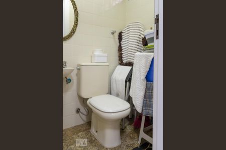 Apartamento à venda com 240m², 4 quartos e 3 vagasBanheiro de Serviço