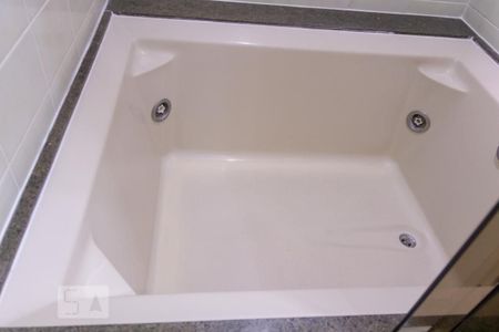 Apartamento à venda com 240m², 4 quartos e 3 vagasBanheiro do Quarto 2