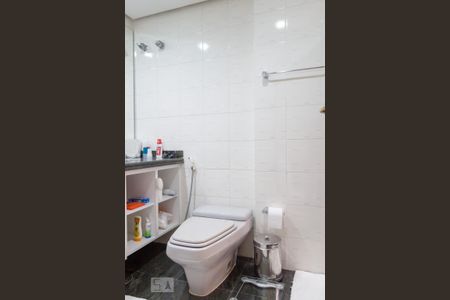 Apartamento à venda com 240m², 4 quartos e 3 vagasBanheiro do Quarto 1