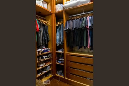 Apartamento à venda com 240m², 4 quartos e 3 vagasCloset do quarto 1