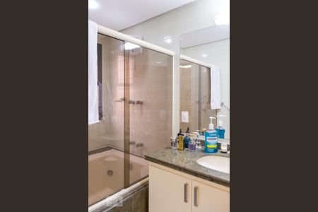 Apartamento à venda com 240m², 4 quartos e 3 vagasBanheiro do Quarto 2