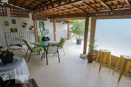Casa à venda com 350m², 3 quartos e 3 vagasVaranda