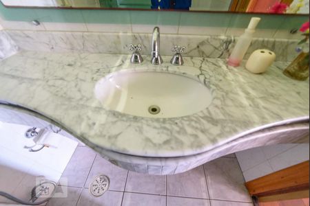 Apartamento para alugar com 130m², 3 quartos e 2 vagas Apartamento para alugar com 130m², 3 quartos e 2 vagasBanheiro da Suíte 2