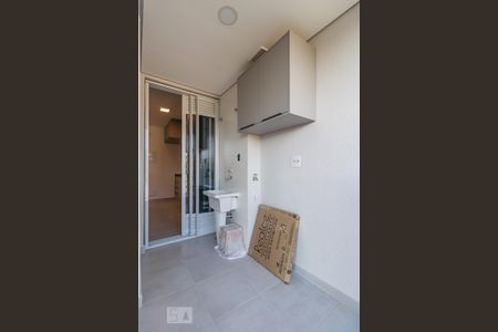 Área de Serviço de apartamento para alugar com 2 quartos, 70m² em Empresarial 18 do Forte, Barueri