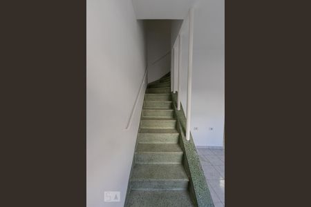 Escada de casa para alugar com 2 quartos, 100m² em Vila Prudente, São Paulo