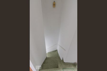 Escada de casa para alugar com 2 quartos, 100m² em Vila Prudente, São Paulo