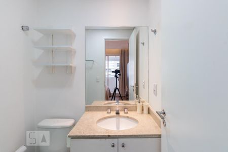 Studio à venda com 48m², 1 quarto e 1 vaga Studio à venda com 48m², 1 quarto e 1 vagaBanheiro