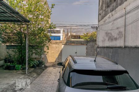 Vista do Quarto 1 (quintal e garagem) de casa à venda com 3 quartos, 184m² em Olaria, Rio de Janeiro