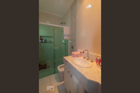 Casa à venda com 170m², 3 quartos e 4 vagasBanheiro da Suíte 2