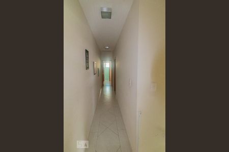 Casa à venda com 170m², 3 quartos e 4 vagasCorredor