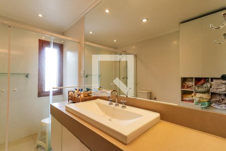 Casa de condomínio para alugar com 220m², 4 quartos e 3 vagasBanheiro da Suíte