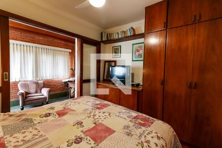 Casa de condomínio para alugar com 220m², 4 quartos e 3 vagasSuíte