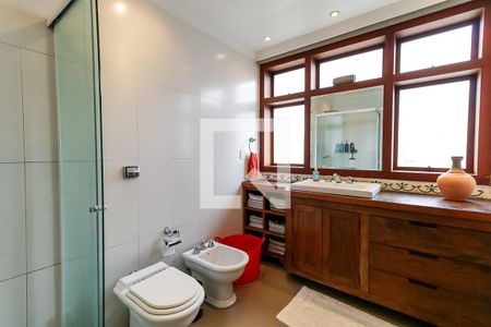 Casa de condomínio para alugar com 220m², 4 quartos e 3 vagasBanheiro Americano