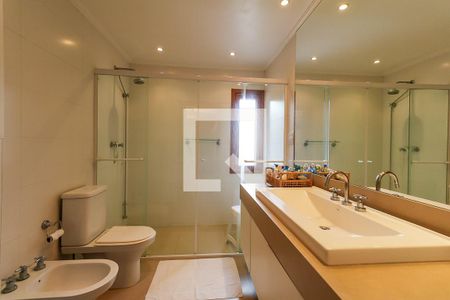 Casa de condomínio para alugar com 220m², 4 quartos e 3 vagasBanheiro da Suíte