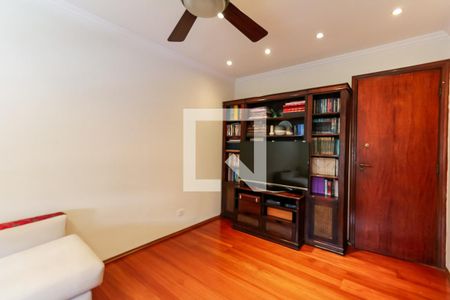 Casa de condomínio para alugar com 220m², 4 quartos e 3 vagasQuarto 1 / Sala de TV