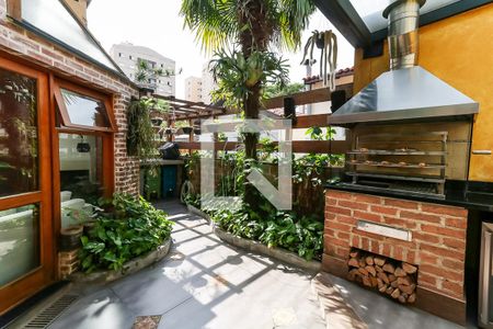 Casa de condomínio para alugar com 220m², 4 quartos e 3 vagasQuintal