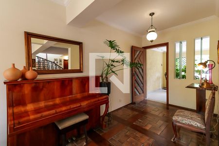 Casa de condomínio para alugar com 220m², 4 quartos e 3 vagasHall