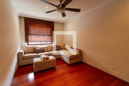 Casa de condomínio para alugar com 220m², 4 quartos e 3 vagasQuarto 1 / Sala de TV