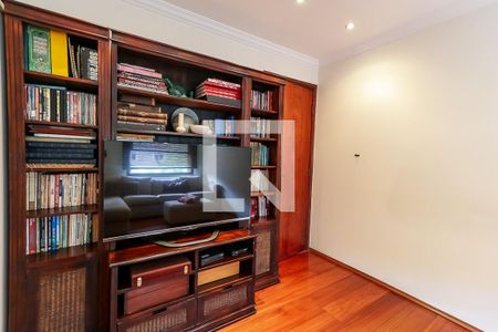 Casa de condomínio para alugar com 220m², 4 quartos e 3 vagasQuarto 1 / Sala de TV