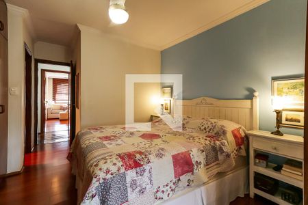 Casa de condomínio para alugar com 220m², 4 quartos e 3 vagasSuíte