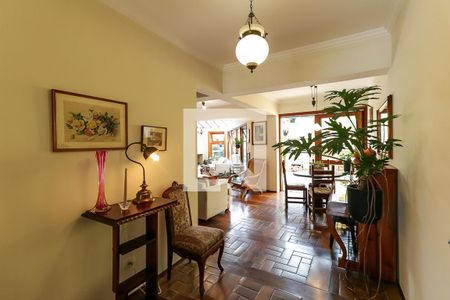 Casa de condomínio para alugar com 220m², 4 quartos e 3 vagasHall