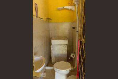 Casa à venda com 200m², 3 quartos e sem vagaBanheiro de Serviço