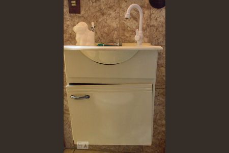 Casa à venda com 200m², 3 quartos e sem vagaDetalhe do banheiro