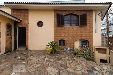 Casa para alugar com 210m², 2 quartos e 2 vagasFachada