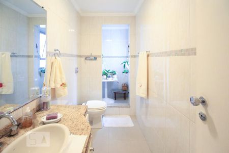 Apartamento à venda com 136m², 4 quartos e 1 vagaBanheiro Social