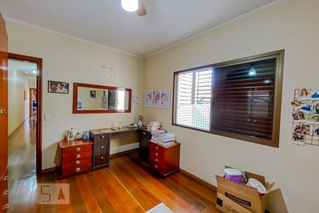 Casa à venda com 190m², 4 quartos e 2 vagasQuarto