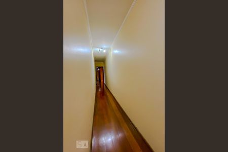 Casa à venda com 190m², 4 quartos e 2 vagasCorredor