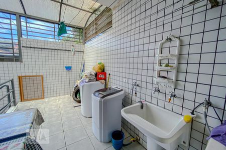 Casa à venda com 190m², 4 quartos e 2 vagasLavanderia