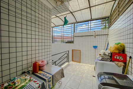Casa à venda com 190m², 4 quartos e 2 vagasLavanderia