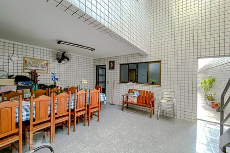 Casa à venda com 190m², 4 quartos e 2 vagasChurrasqueira