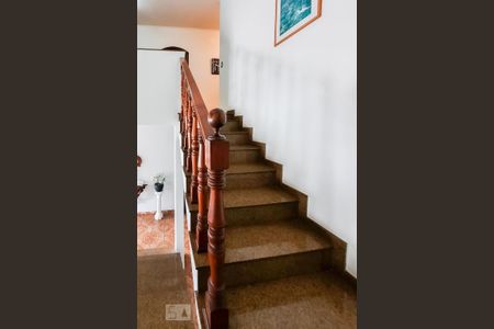 Casa para alugar com 320m², 3 quartos e 5 vagasEscada