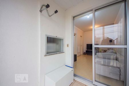 Varanda com churrasqueira  de apartamento à venda com 1 quarto, 42m² em Humaitá, Porto Alegre