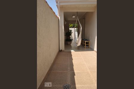 Casa à venda com 240m², 3 quartos e 3 vagasQuintal lateral