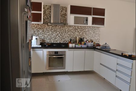 Casa à venda com 240m², 3 quartos e 3 vagasCozinha