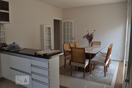 Casa à venda com 240m², 3 quartos e 3 vagasCozinha